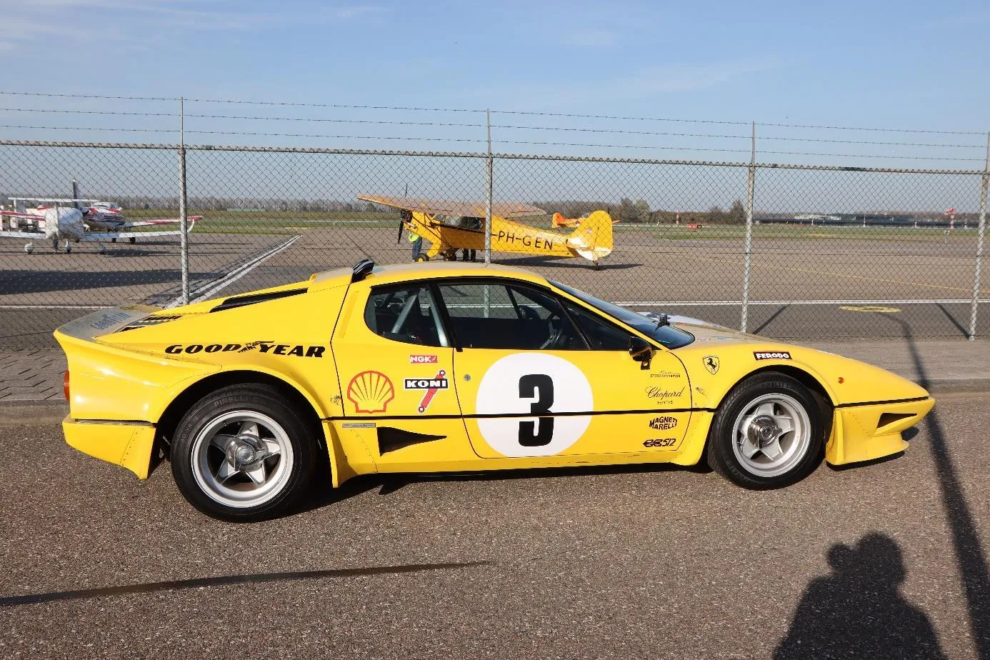 Side profile of the modified yellow 512 BB with number 3, silver wheels and a raised rear spoiler